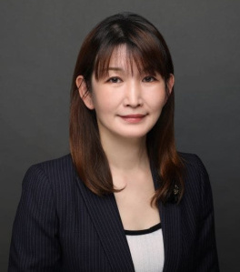 Ms Amy Lau